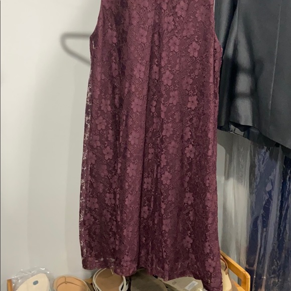 Halter Neck Sleeveless Maroon Lace Dress - Picture 3 of 7